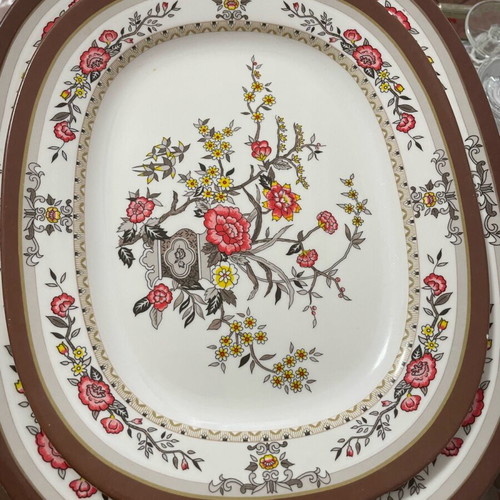 Superware dinnerware set used, 10 deep, 10 shallow, 7 fruit plates, 2 platters