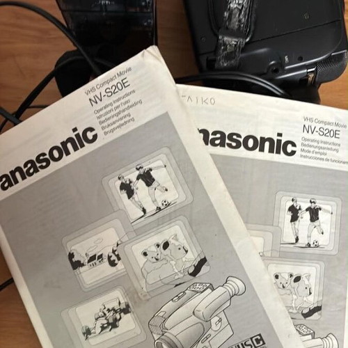 Panasonic NV-S20E VHS-C movie camera with original set and 6 VHS-C tapes