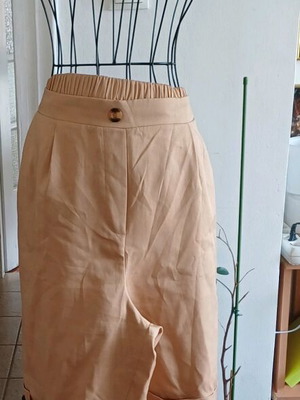 Γυναικεία βερμούδα culotte Shein Curve 4XL σαν καινούργιο, μπεζ-καμηλό