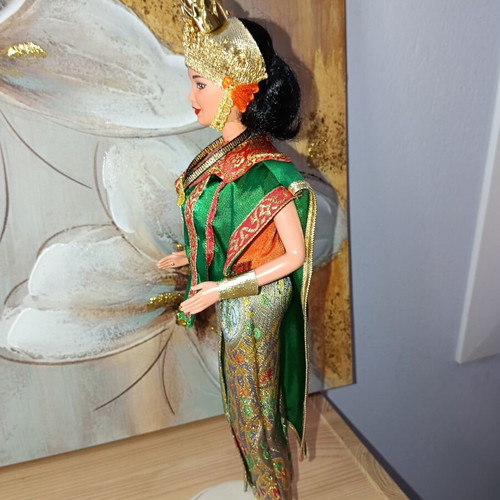 Barbie Dolls of the World Thai doll with stand