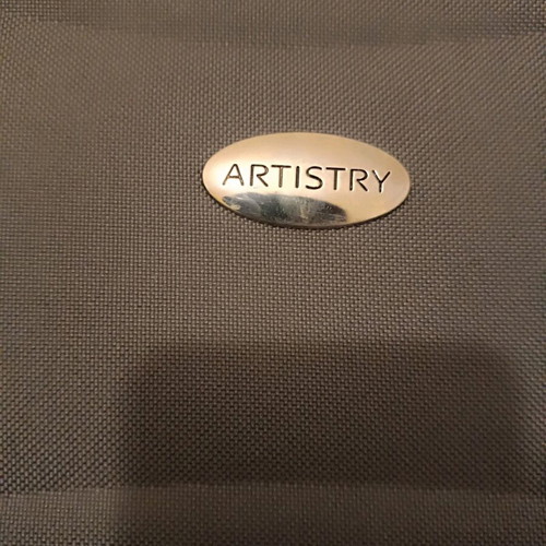 Artistry beauty case like new, gray