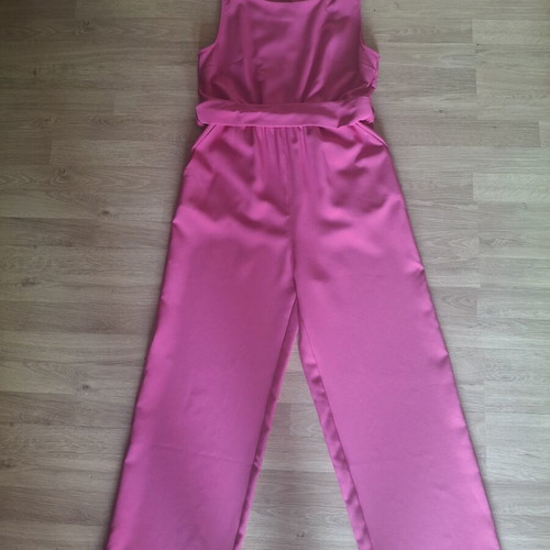 Jumpsuit Chaton like new, sleeveless with belt, fuchsia