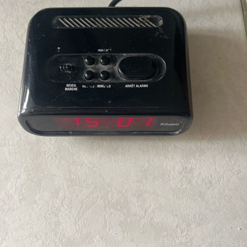 Digital bedside alarm clock like new, tabletop