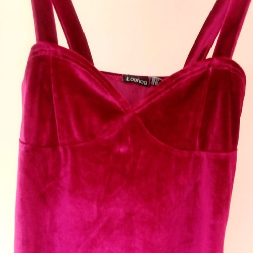Boohoo women's velvet dress new, size small, red
