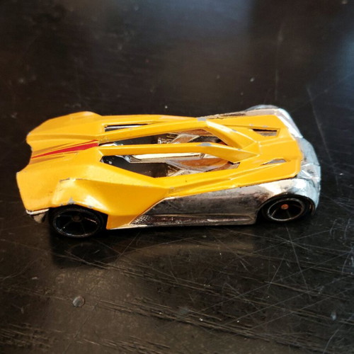 Hot Wheels 2007 Split Vision toy car used, good condition