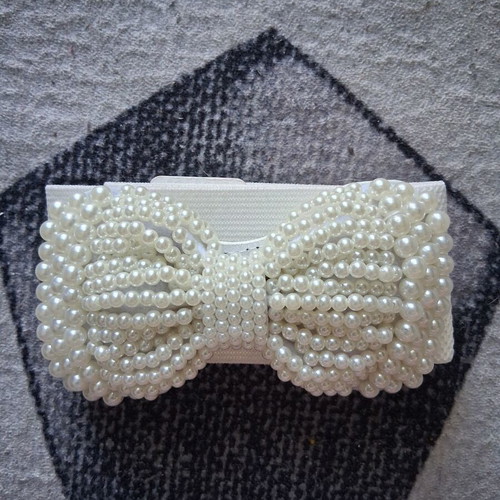 Elastic belt with decorative pearl bow like new, white