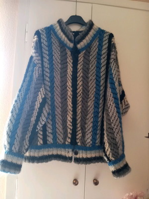 Wool cardigan used with buttons and vibrant colors