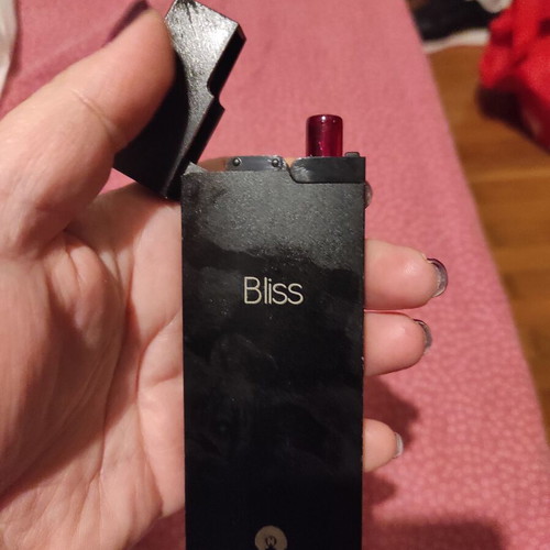 Bliss electronic cigarette like new by nobacco with case and charging cable