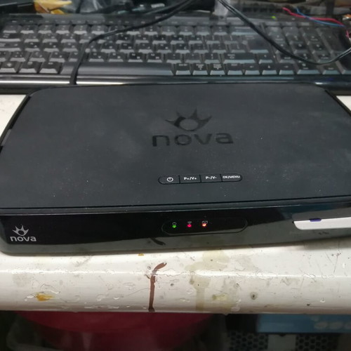 Nova box DZS3001LFN decoder like new with power supply and remote