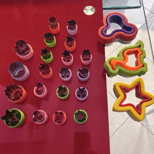 Stainless steel food cutters new, pack of 23 with dinosaur, star and Mickey Mouse designs