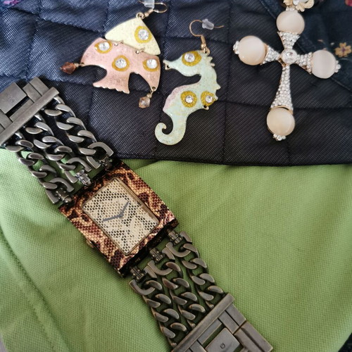 Guess women's watch with animal print and double gunmetal chain