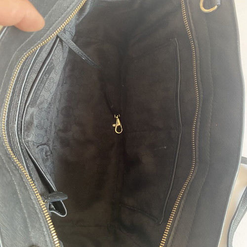 Michael Kors handbag like new, black saffiano with gold details