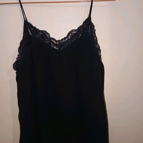 Women's elegant camisole top with lace and lining like new, black