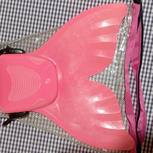 Mermaid monofin used with 3 sand toys