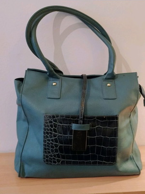 Women’s blue shoulder and hand bag like new