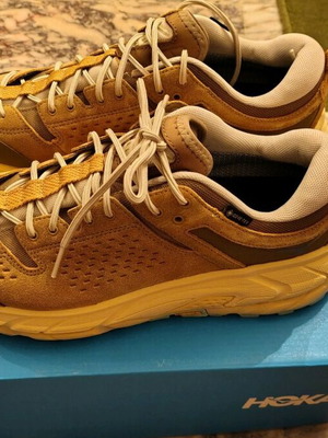 Hoka One One Tor Ultra Low athletic shoes like new, size 42.5, GORE-TEX