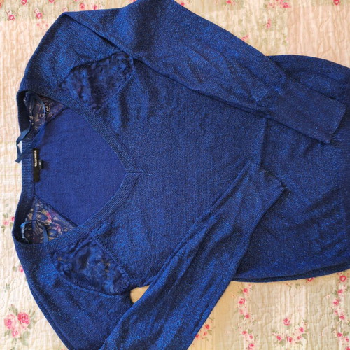 Blouse with lace details blue like new, size M
