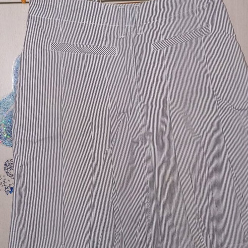 Marlboro Classics skirt like new, size 42, white and gray