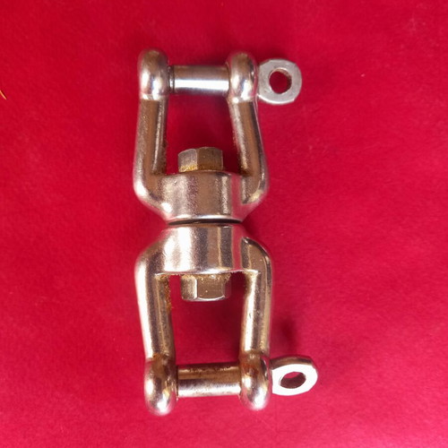 Stainless steel swivel with double shackle