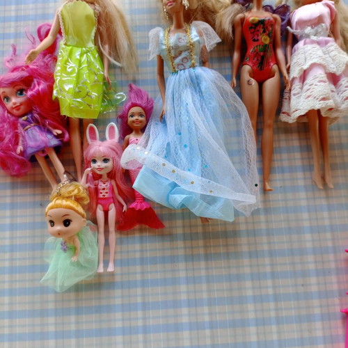 Various dolls with accessories