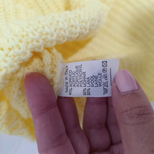 Knitted yellow sweater new, one size