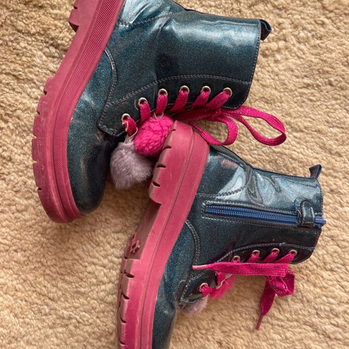 Agatha Ruiz De La Prada children's boots used, blue glitter with pink laces