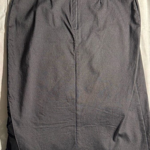 Lynne skirt size M, elastic with side design, like new, gray