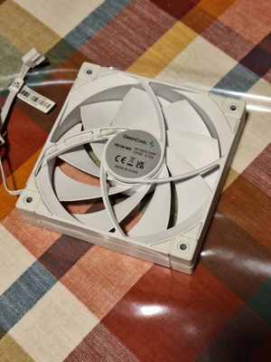 Deepcool FK120 White Case Fan new with 4-Pin PWM connection