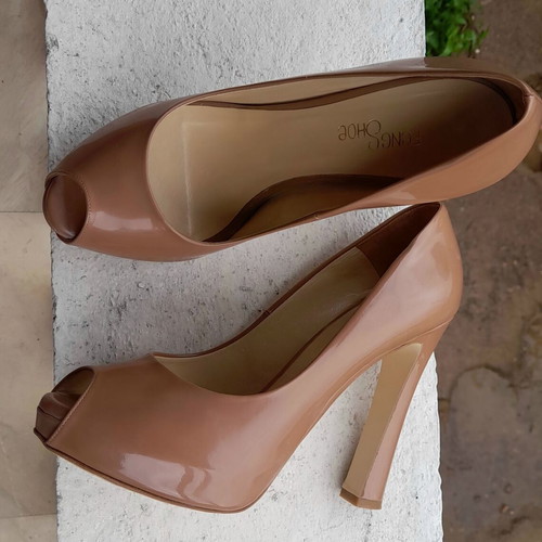 Fengshoe Peep-Toe Nude Leather Heels Size 39 Like New