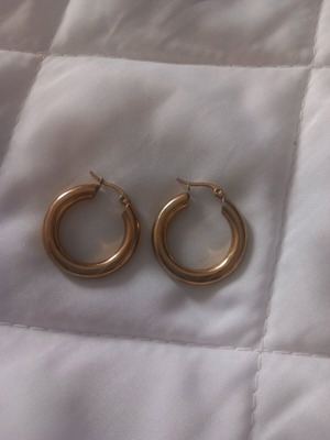 Stainless steel earrings used, gold color hoops