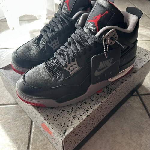Jordan 4 Bread Reimagined sneakers like new, size 44.5, black and red