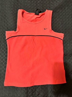 Nike sleeveless top size M like new, red