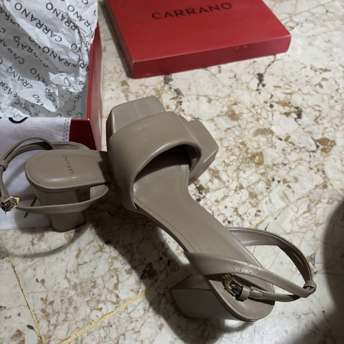 Carrano beige leather sandals new, size 40, with heel