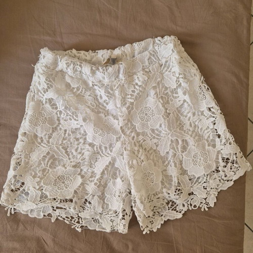 Lynne lace white shorts used, size XS/S