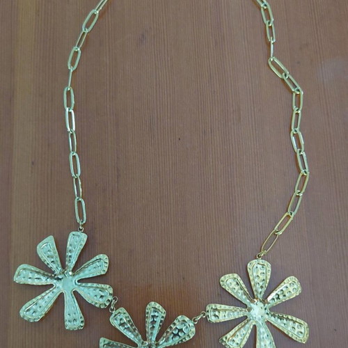 Steel necklace with gold daisies like new