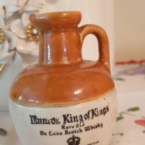 Munros King of Kings whisky miniature like new, rare old Scotch 60s-70s