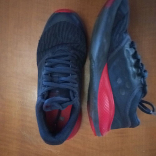 Under Armour athletic shoes blue with red like new unisex size 37.5