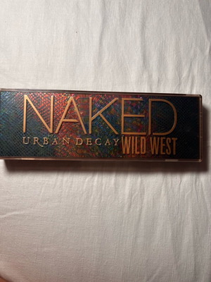 Naked eyeshadow palette like new with brush