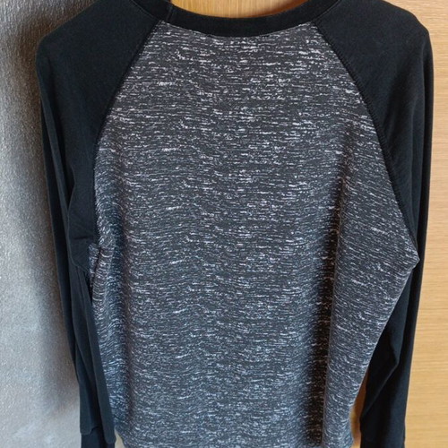 Sweatshirt used, size 152 cm, black and gray