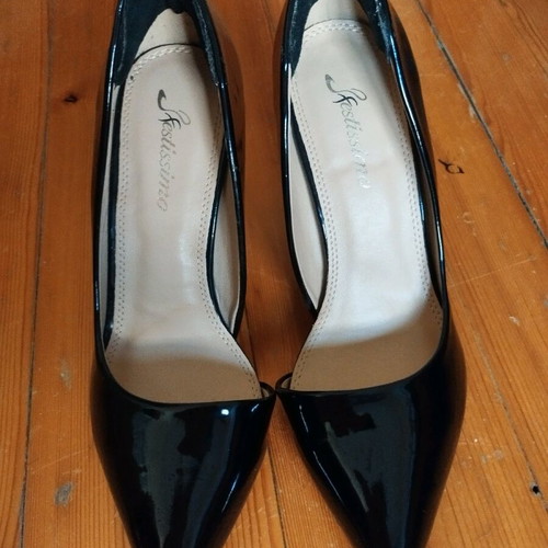 Black pumps new, size 38