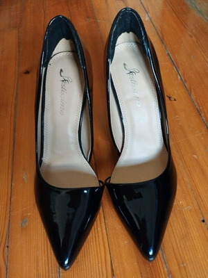 Black pumps new, size 38