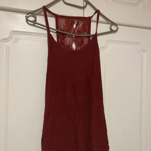 Burgundy top with lace back, like new, Pink Woman, size M