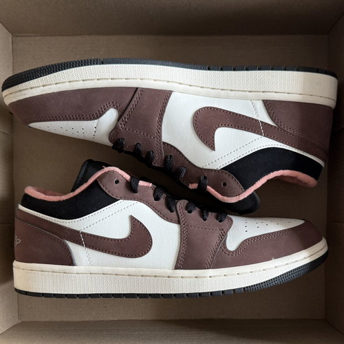 Air Jordan 1 Low Mocha Brown sneakers new, size 42.5