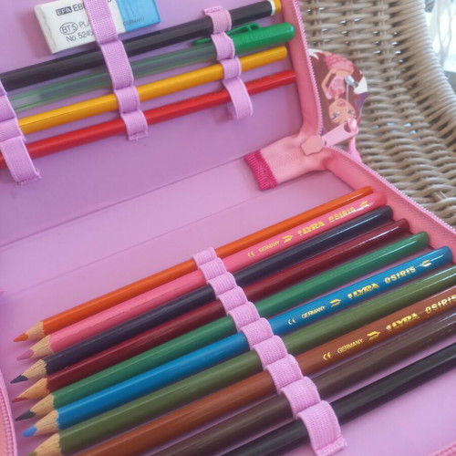 Bratz vintage collectible pencil case 2000s with Lyra stationery