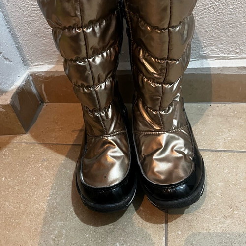 Children's boots size 32 like new, black and gold