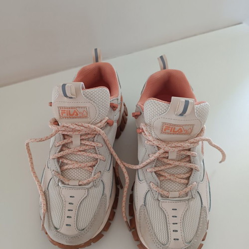 Fila women's chunky fashion sneakers size 36.5 like new, white and salmon