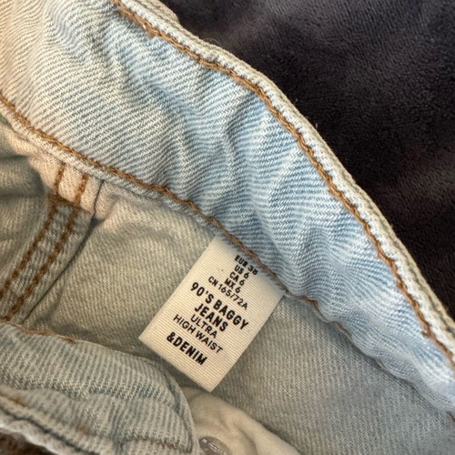 Light-colored 90’s baggy jeans used, size 38, ultra high waist