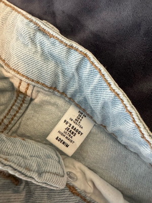 Light-colored 90’s baggy jeans used, size 38, ultra high waist