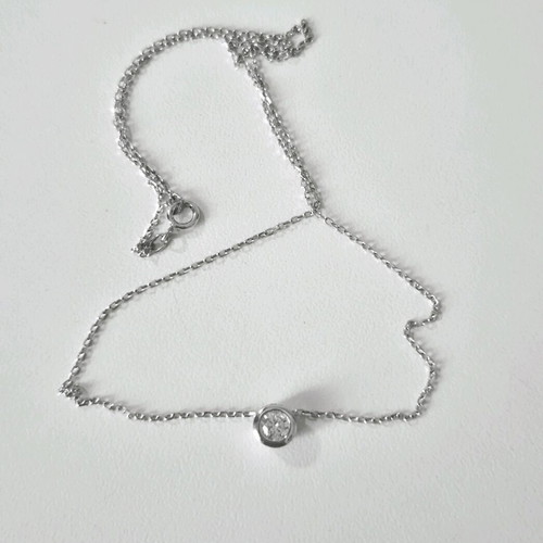 Silver s9.25 pendant with zircon like new