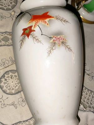 Porcelain collectible vase from China like new, 24 cm height